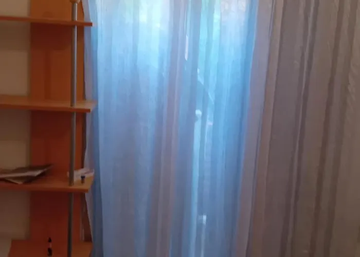 Daire Larry House Florina