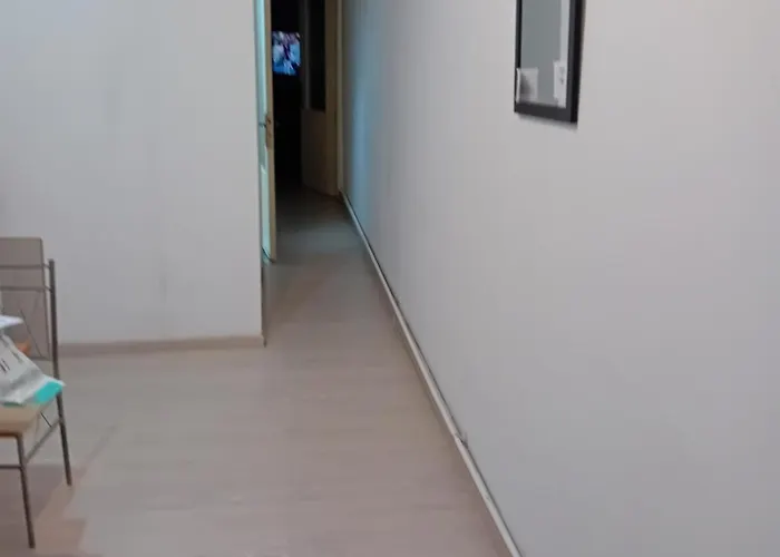 Larry House * Florina